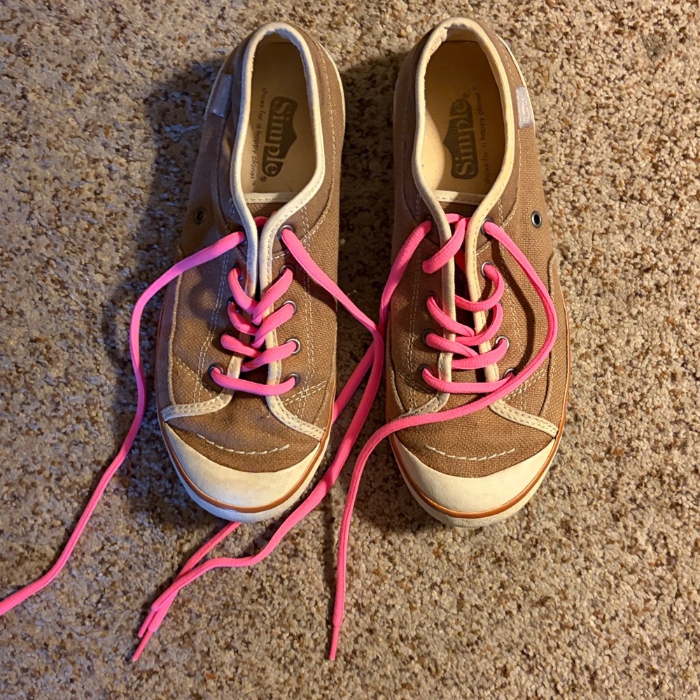 Simple Tan Canvas Shoes with Pink Laces size 7.5